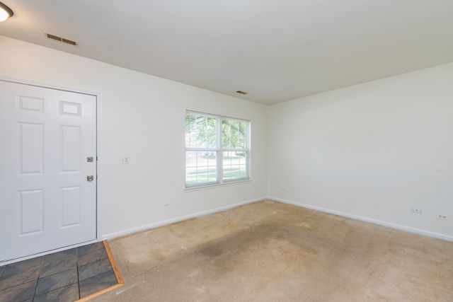 1413 W Split Oak Circle, Round Lake Beach, IL 60073
