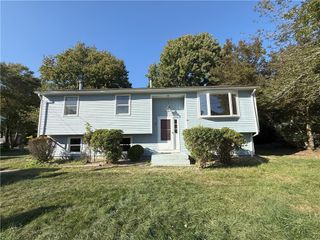 7 Leatherleaf Road, Narragansett, RI 02882