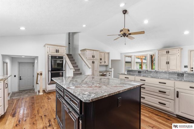 11211 Kentucky Road, Papillion, NE 68133