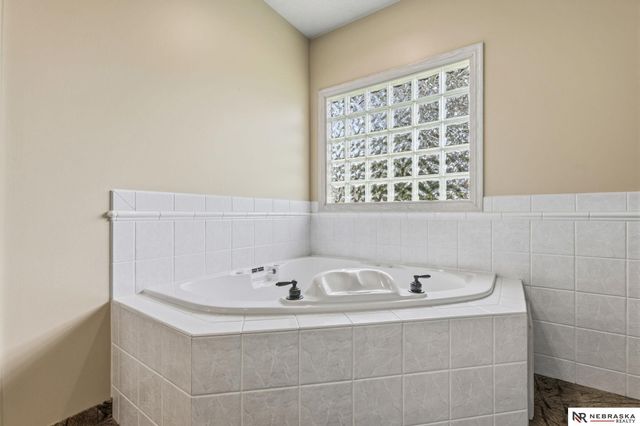 11211 Kentucky Road, Papillion, NE 68133
