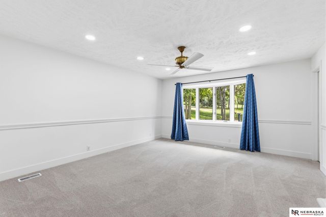 11211 Kentucky Road, Papillion, NE 68133