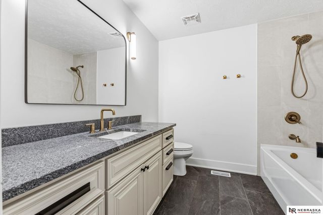 11211 Kentucky Road, Papillion, NE 68133