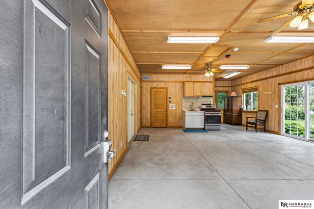 11211 Kentucky Road, Papillion, NE 68133