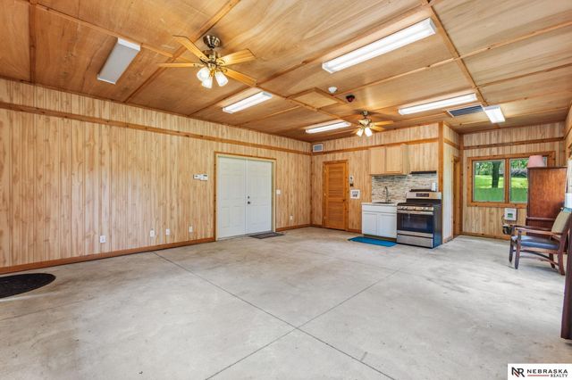 11211 Kentucky Road, Papillion, NE 68133