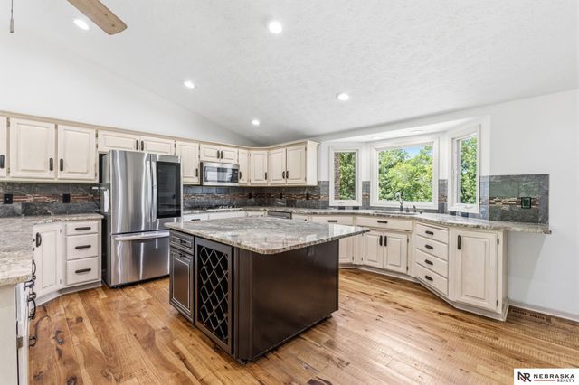 11211 Kentucky Road, Papillion, NE 68133