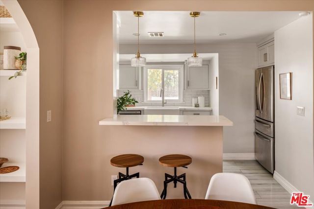 1180 N Hoover Street, Los Angeles, CA 90029