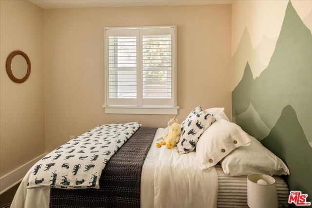 1180 N Hoover Street, Los Angeles, CA 90029