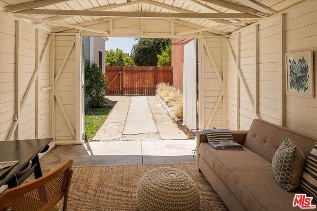 1180 N Hoover Street, Los Angeles, CA 90029
