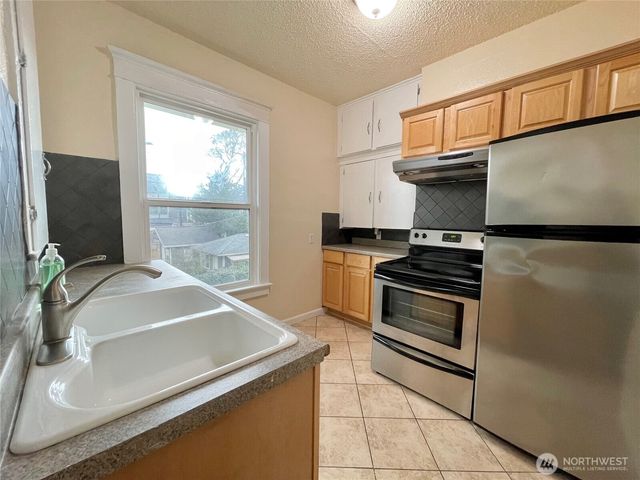 317 17th Avenue E, Seattle, WA 98112