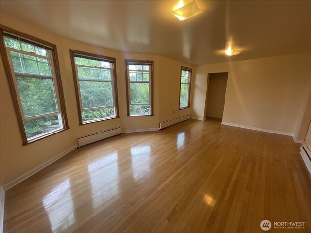 317 17th Avenue E, Seattle, WA 98112