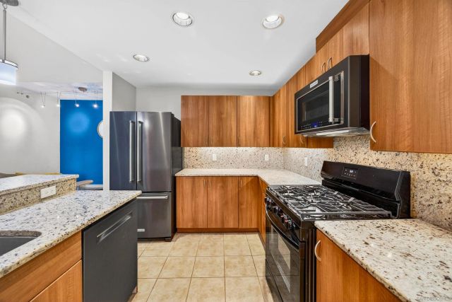 300 W Beech St 10, San Diego, CA 92101