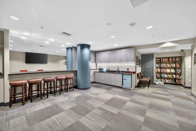 300 W Beech St 10, San Diego, CA 92101