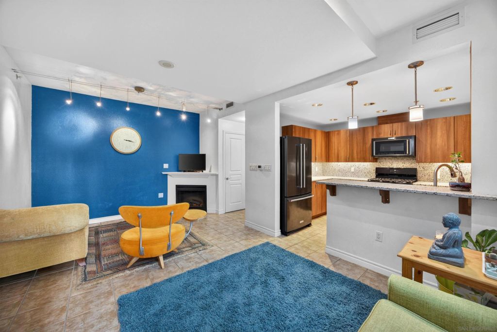 300 W Beech St 10, San Diego, CA 92101