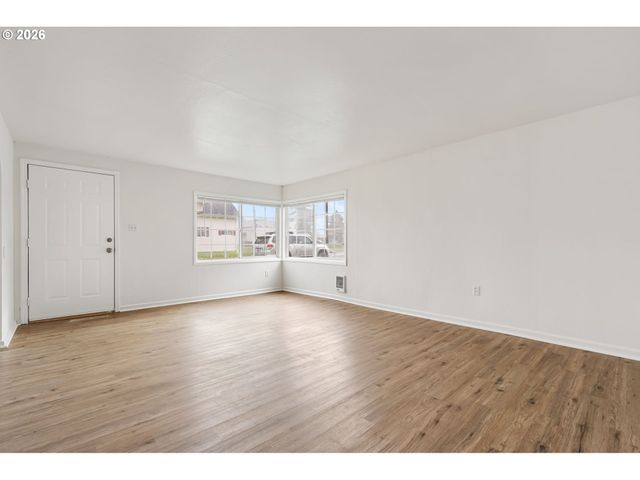 107 N 2ND St, Pe Ell, WA 98572