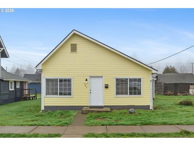 107 N 2ND St, Pe Ell, WA 98572