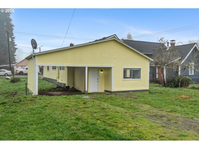 107 N 2ND St, Pe Ell, WA 98572