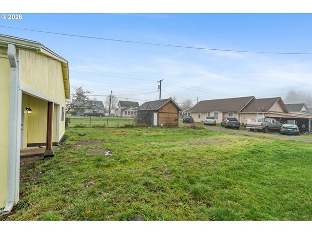 107 N 2ND St, Pe Ell, WA 98572