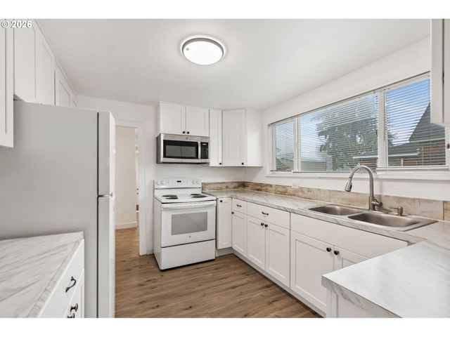 107 N 2ND St, Pe Ell, WA 98572