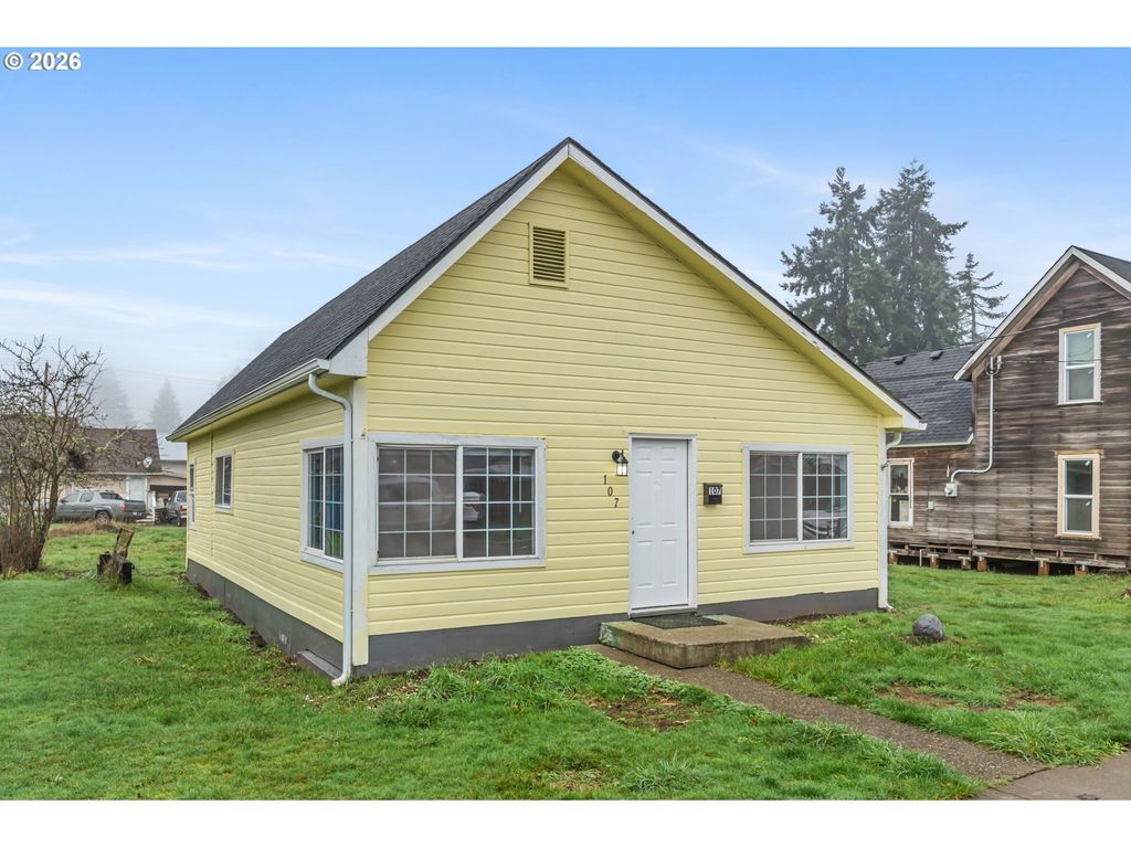 107 N 2ND St, Pe Ell, WA 98572