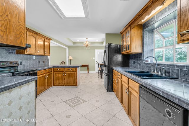 39 Oak Allee Drive, Picayune, MS 39466