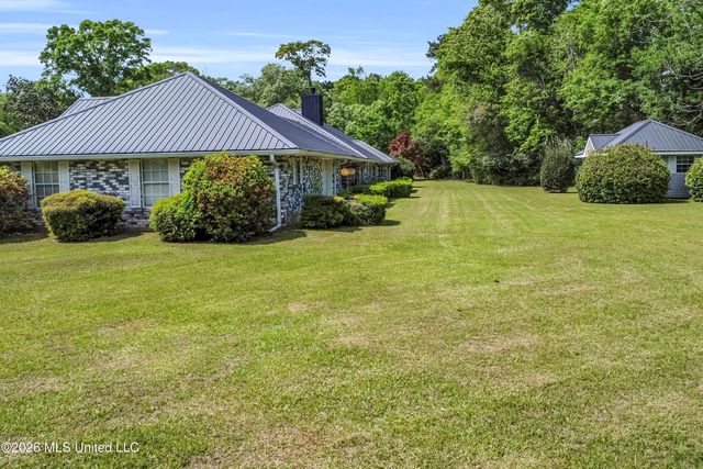 39 Oak Allee Drive, Picayune, MS 39466