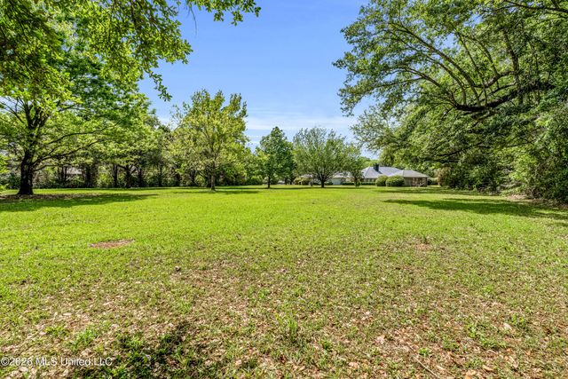 39 Oak Allee Drive, Picayune, MS 39466