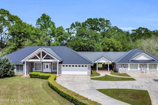 39 Oak Allee Drive, Picayune, MS 39466