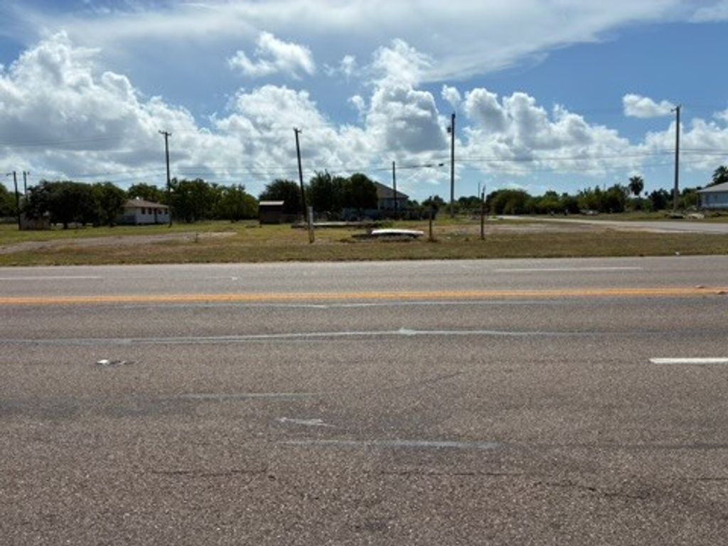 205 N Commercial St, Aransas Pass, TX 78336 — exterior