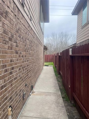 8010 Farthing Lane, Rosharon, TX 77583