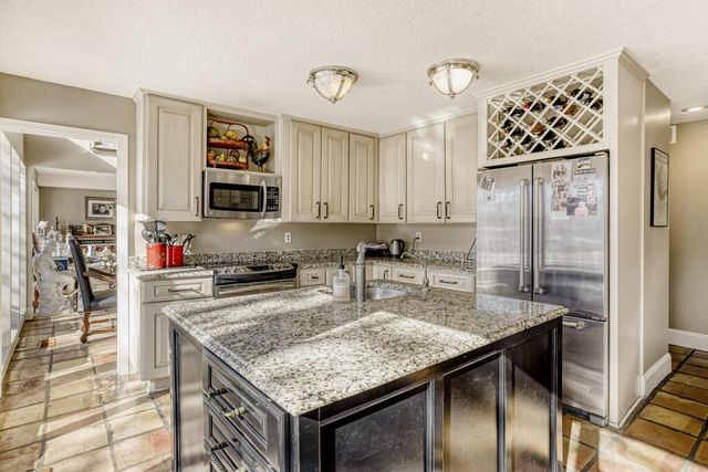 2081 Meeting Street, Wayzata, MN 55391