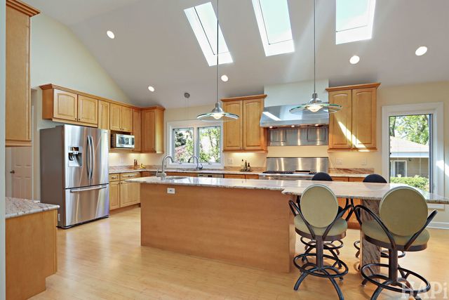 225 Spruce Road, Northbrook, IL 60062