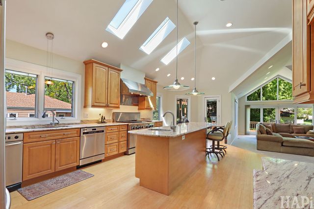 225 Spruce Road, Northbrook, IL 60062