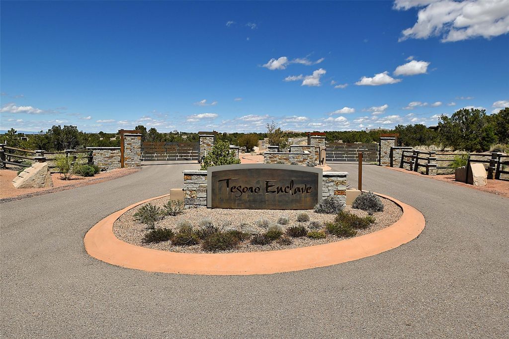 13 Via Del Caballo, Santa Fe, NM 87506