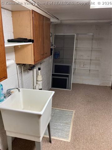 874 Sherwood Road, Charleston, WV 25314