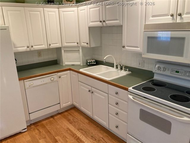 874 Sherwood Road, Charleston, WV 25314