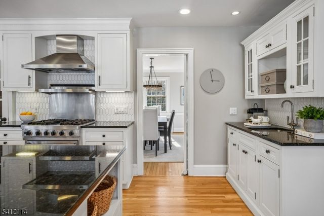 30 Colonial Way, Millburn Twp., NJ 07078