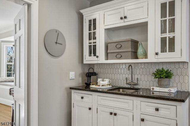 30 Colonial Way, Millburn Twp., NJ 07078