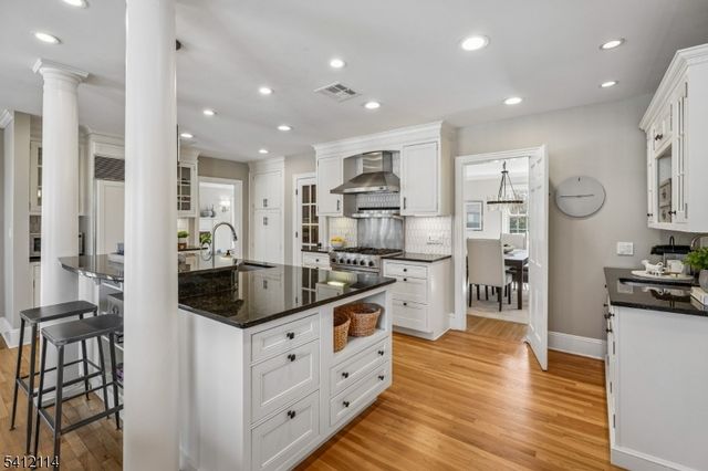 30 Colonial Way, Millburn Twp., NJ 07078