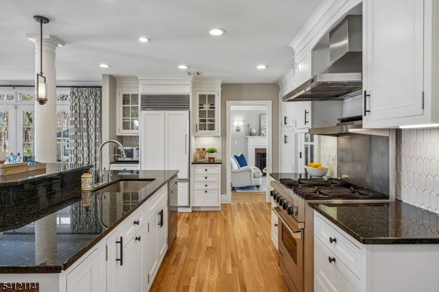 30 Colonial Way, Millburn Twp., NJ 07078