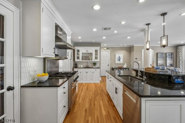 30 Colonial Way, Millburn Twp., NJ 07078