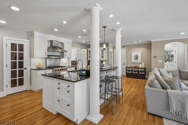 30 Colonial Way, Millburn Twp., NJ 07078