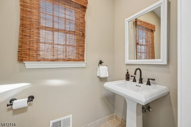 30 Colonial Way, Millburn Twp., NJ 07078