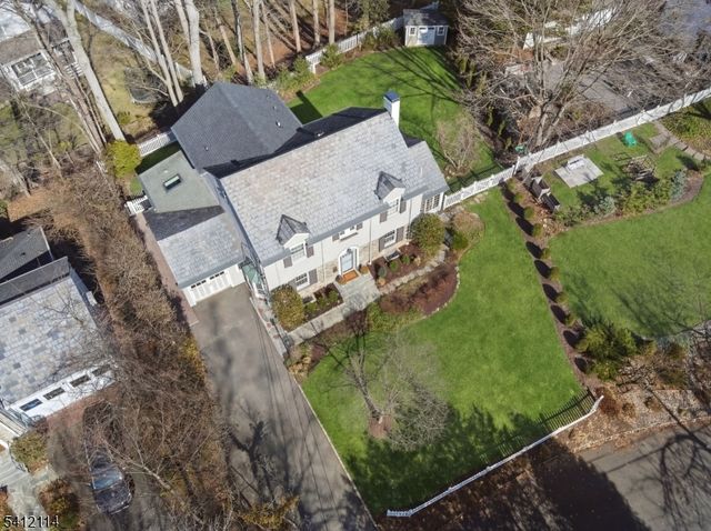 30 Colonial Way, Millburn Twp., NJ 07078