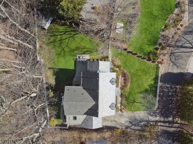 30 Colonial Way, Millburn Twp., NJ 07078