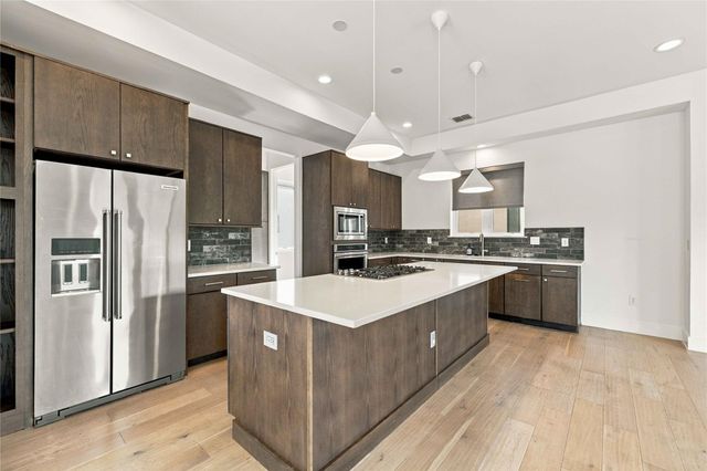 5006 Pecan Springs RD 7, Austin, TX 78723