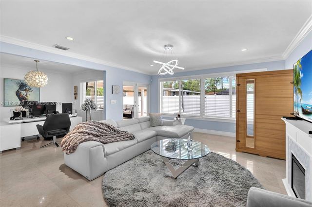 851 Bluebird Ave, Miami Springs, FL 33166