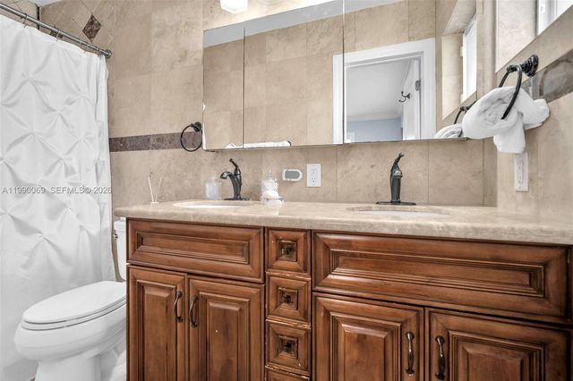 851 Bluebird Ave, Miami Springs, FL 33166