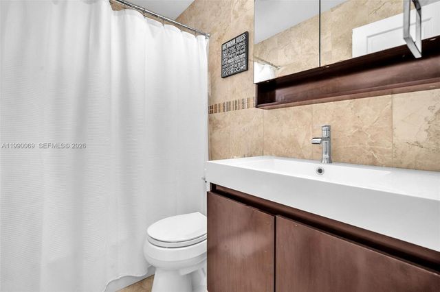 851 Bluebird Ave, Miami Springs, FL 33166