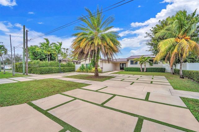 851 Bluebird Ave, Miami Springs, FL 33166