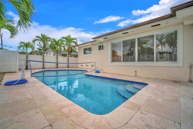 851 Bluebird Ave, Miami Springs, FL 33166